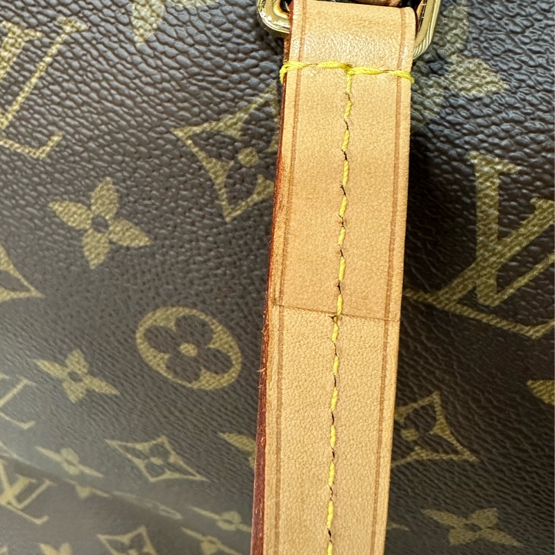 LV M42268 原花金釦前口袋拉鏈托特包-34