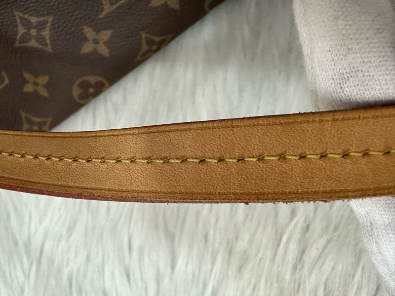 LV M42268 原花金釦前口袋拉鏈托特包-36