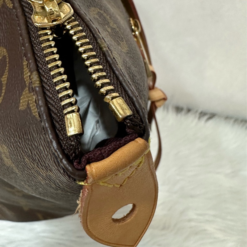 LV M42268 原花金釦前口袋拉鏈托特包-38