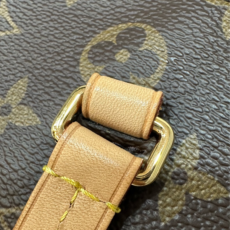 LV M42268 原花金釦前口袋拉鏈托特包-41