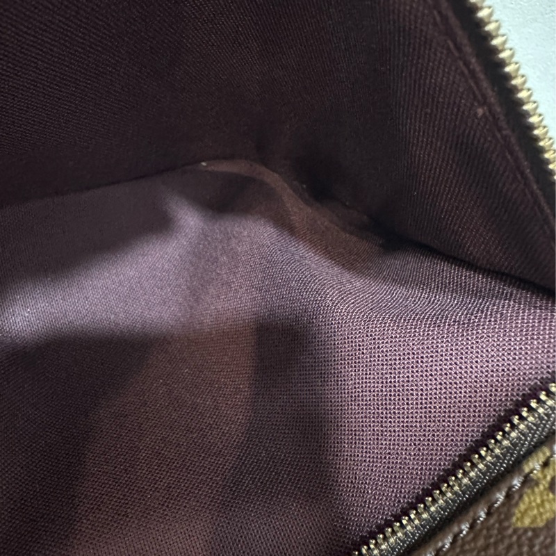 LV M42268 原花金釦前口袋拉鏈托特包-56