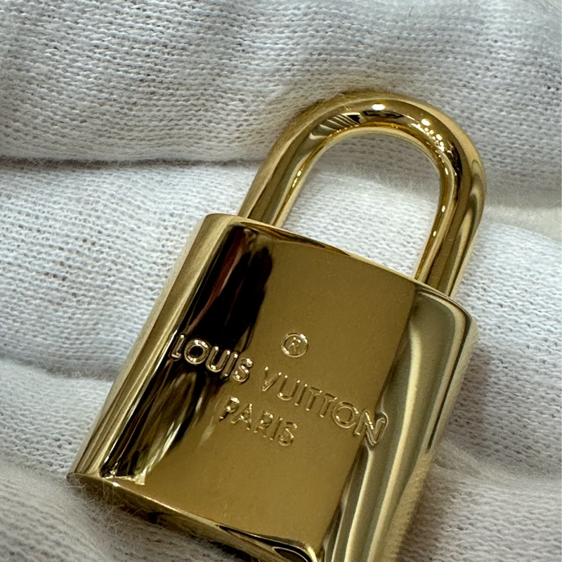 LV M42268 原花金釦前口袋拉鏈托特包-60