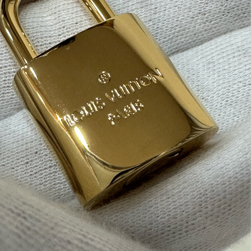 LV M42268 原花金釦前口袋拉鏈托特包-61