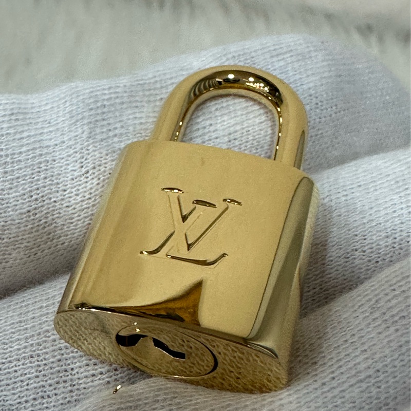 LV M42268 原花金釦前口袋拉鏈托特包-64