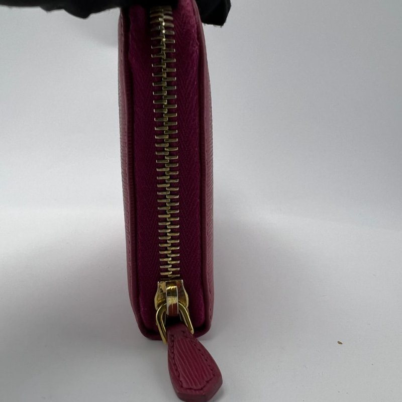 Prada 全拉鍊長款皮夾-1