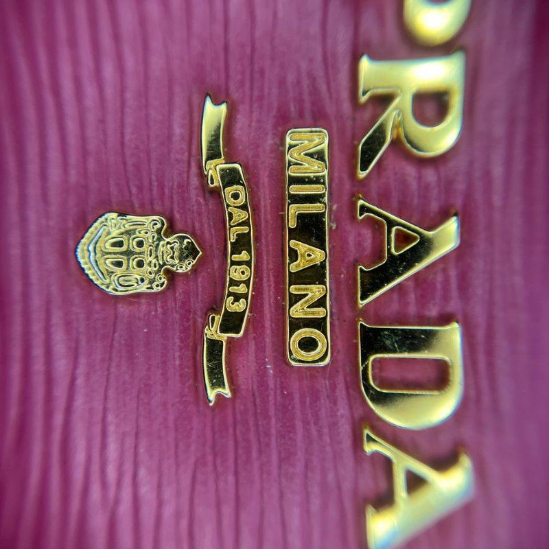 Prada 全拉鍊長款皮夾-18