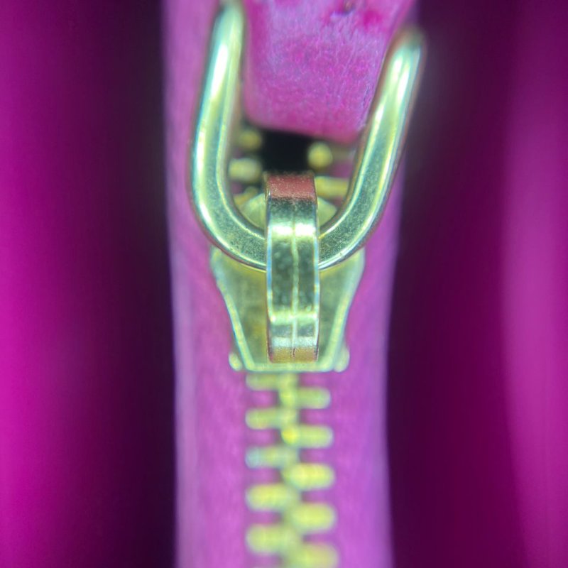 Prada 全拉鍊長款皮夾-21