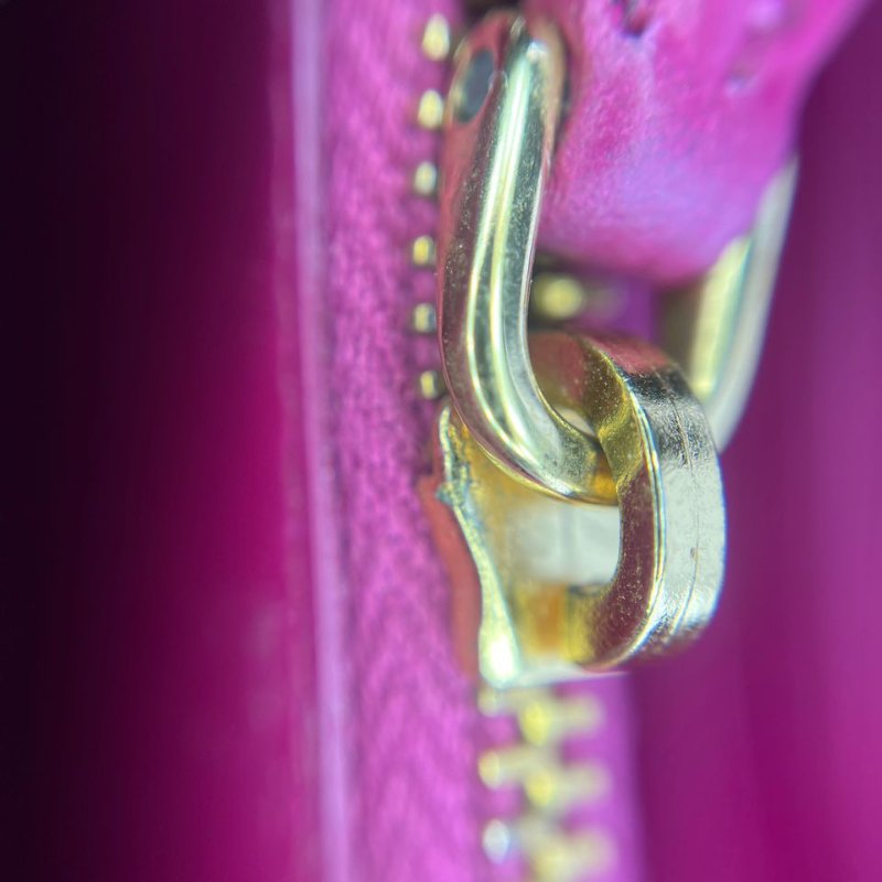 Prada 全拉鍊長款皮夾-22