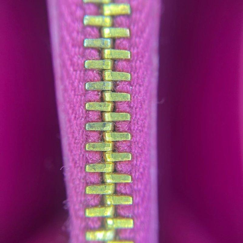 Prada 全拉鍊長款皮夾-23