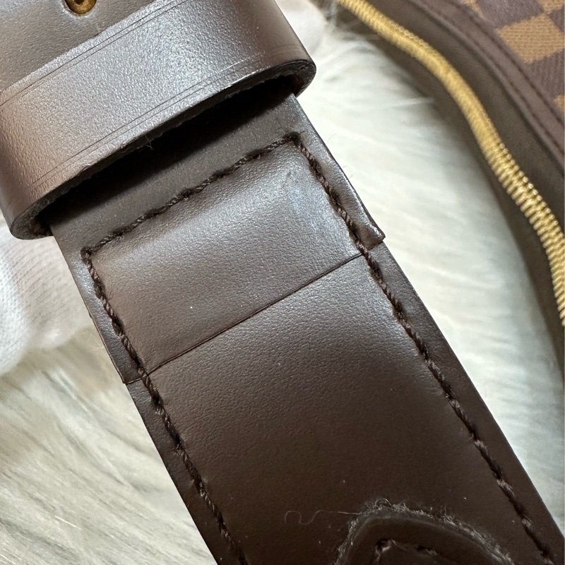 LV N48180 咖啡棋盤格金牌肩背包-29