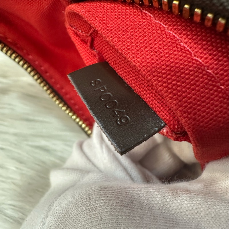 LV N48180 咖啡棋盤格金牌肩背包-43