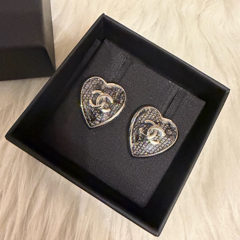 Chanel 黑蕾絲愛心耳環-0