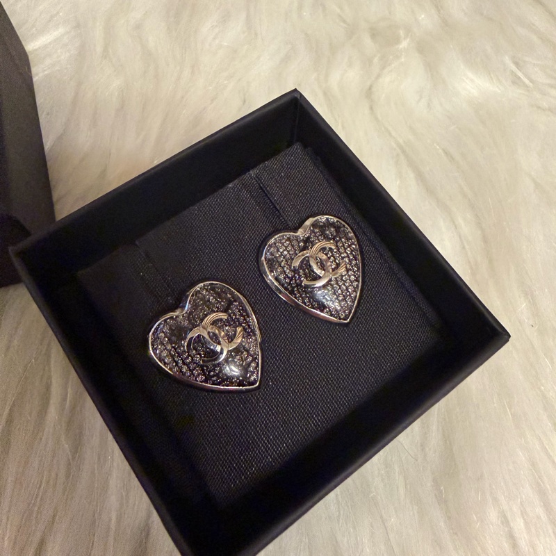 Chanel 黑蕾絲愛心耳環-1