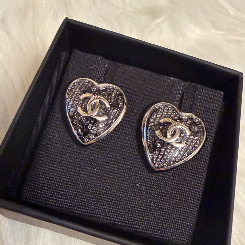 Chanel 黑蕾絲愛心耳環-2