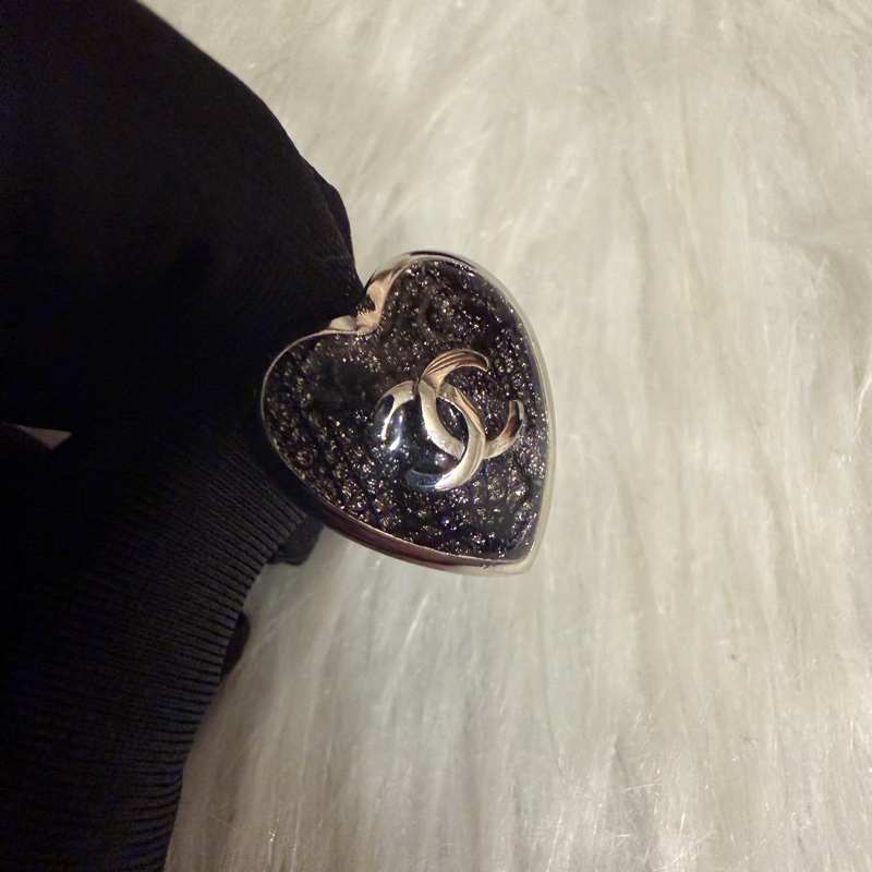 Chanel 黑蕾絲愛心耳環-5