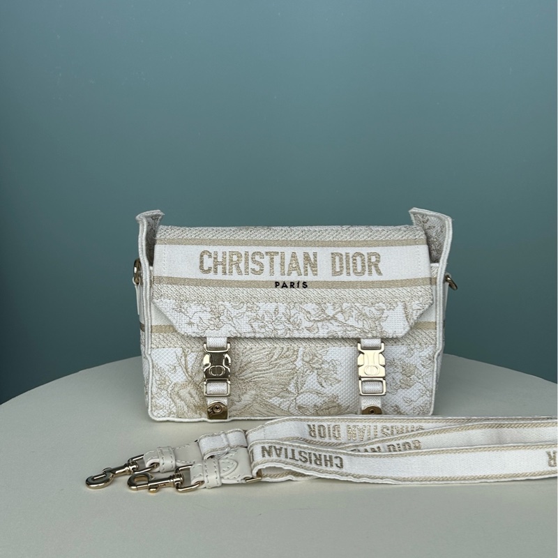 Dior迪奧刺繡郵差包斜挎包,98新,底長23釐米-0