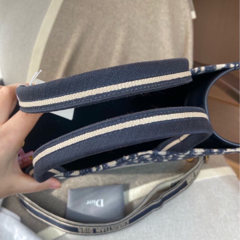 Dior 迪奧 booktote中號藍色老花 拼皮托特包 尺寸:36.5*28*17.5cm。-4