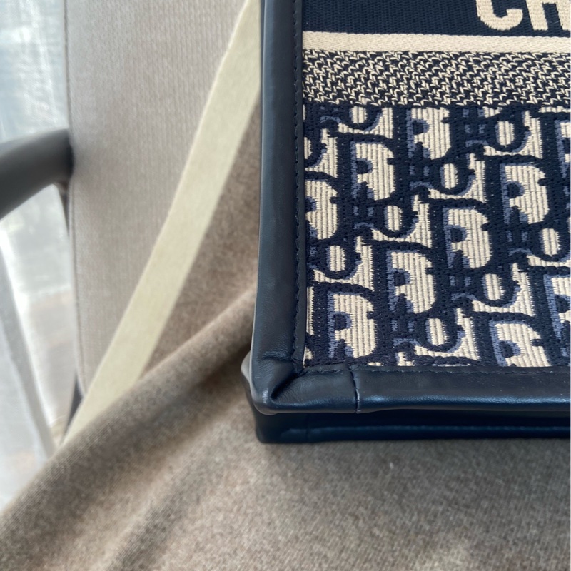 Dior 迪奧 booktote中號藍色老花 拼皮托特包 尺寸:36.5*28*17.5cm。-6