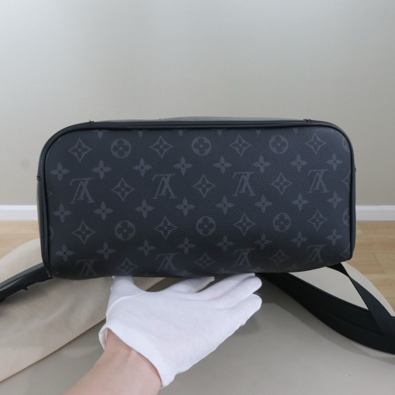 98新,LV STEAMER 男士雙肩包 尺寸32*45*16,配件防塵袋鎖鑰匙。-2