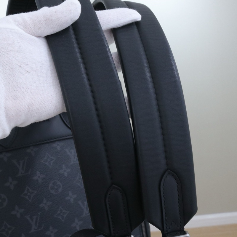 98新,LV STEAMER 男士雙肩包 尺寸32*45*16,配件防塵袋鎖鑰匙。-4