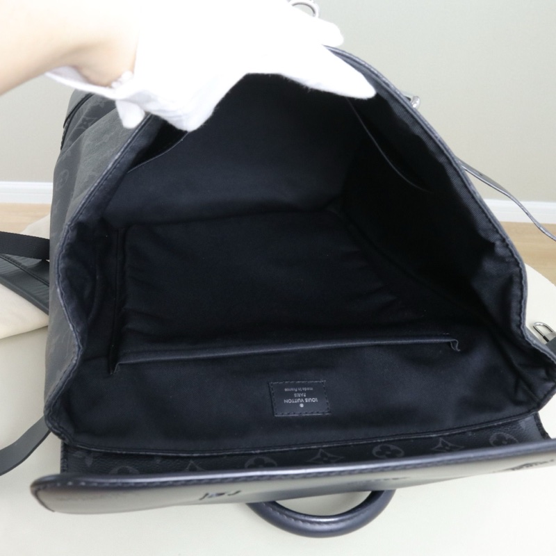 98新,LV STEAMER 男士雙肩包 尺寸32*45*16,配件防塵袋鎖鑰匙。-6