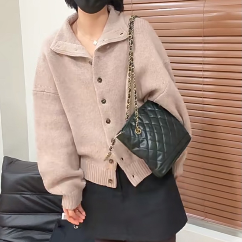 Chanel 菱格紋小金牌貝殼包-1