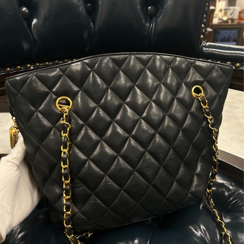 Chanel 菱格紋小金牌貝殼包-2