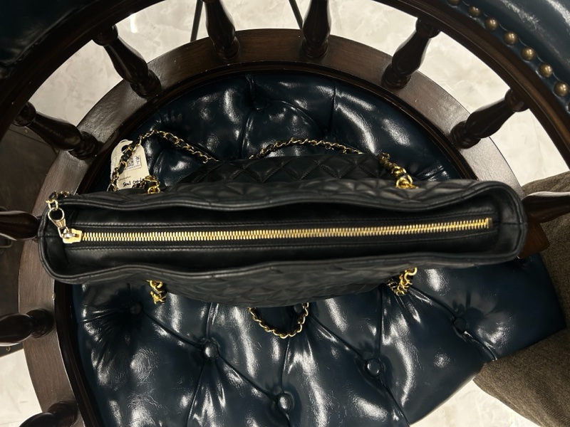 Chanel 菱格紋小金牌貝殼包-7