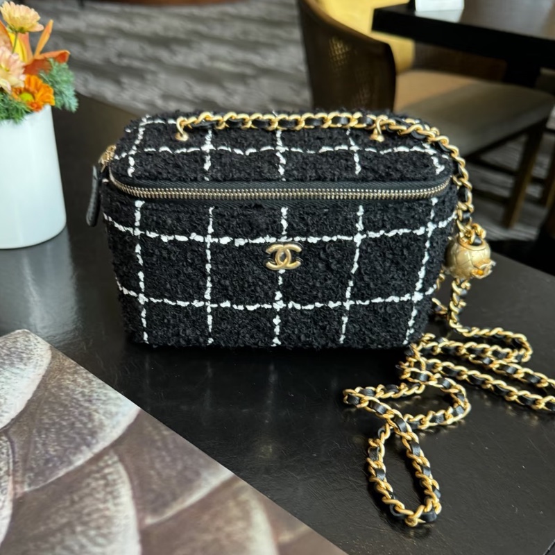 ✨Chanel 黑金 金球毛呢化妝盒 新款芯片款 閒置新帶膜 可送禮🎁-0