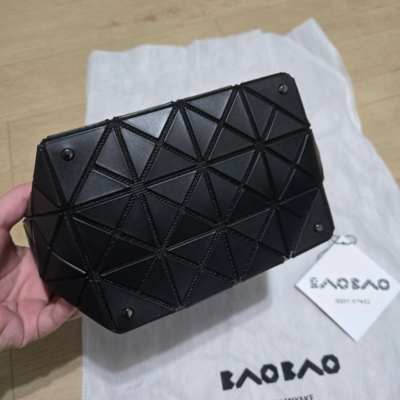 Issey Miyake 三宅一生 BaoBao 小號 valley 霧面黑 hobo包-1