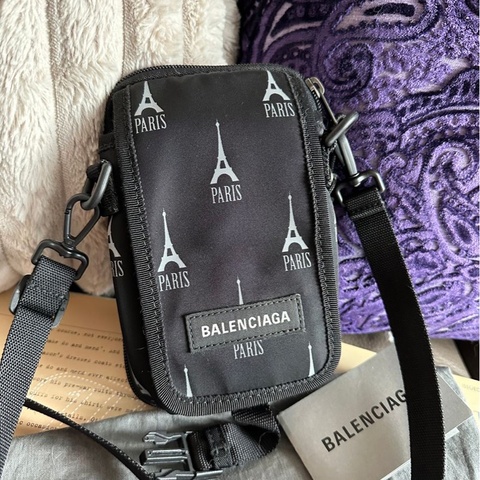 巴黎世家 斜挎包 側背包 黑色尼龍 埃菲爾鐵塔  肩背包 斜挎包 相機包 Balenciaga black nylon Eiffel tower explorer crossbody bag 男裝 女裝 黑色