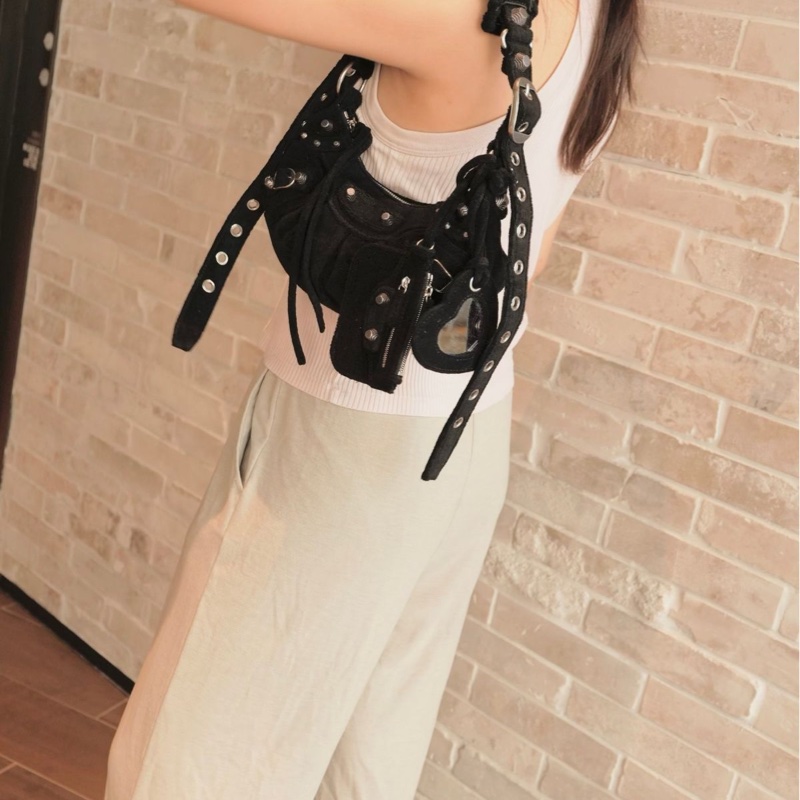 巴黎世家 斜挎包 側背包 黑色 毛巾質地 肩背包 斜挎包 相機包 機車包 黑色毛巾質地Balenciaga le cagole black bag-1