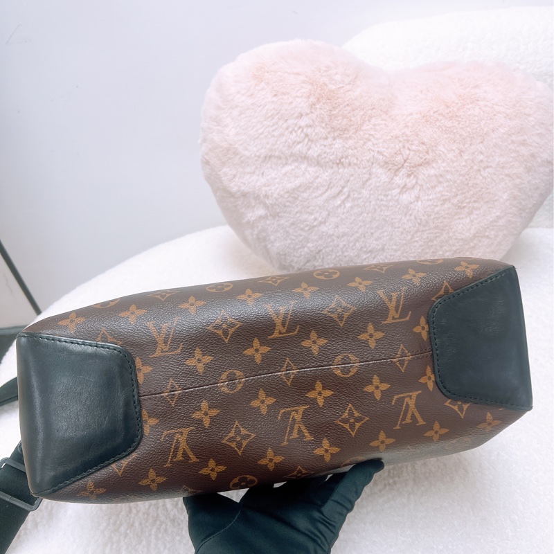 Lv macassar torres 老花郵差包-1