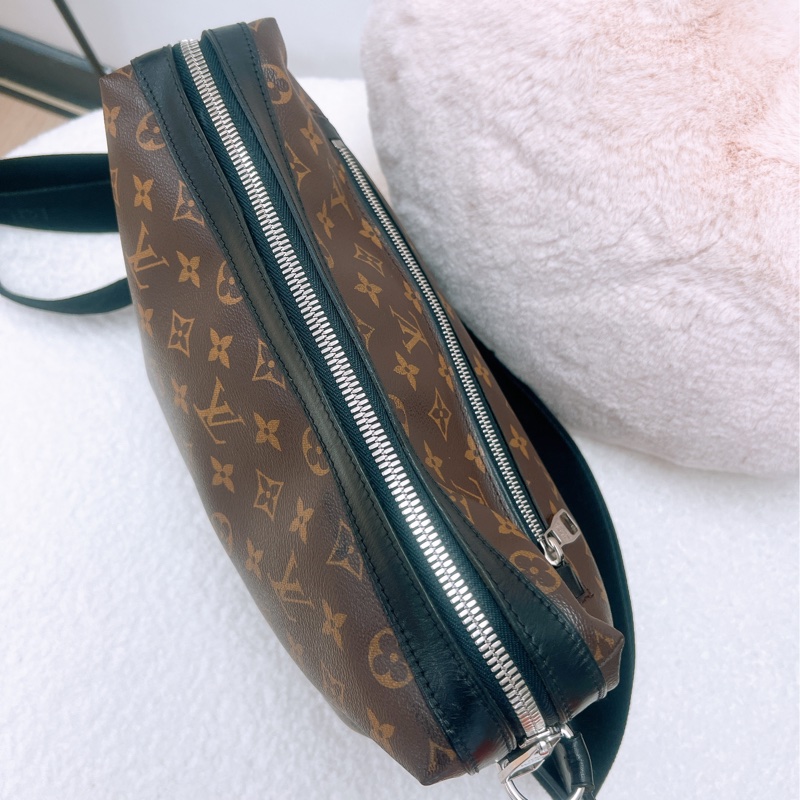 Lv macassar torres 老花郵差包-8