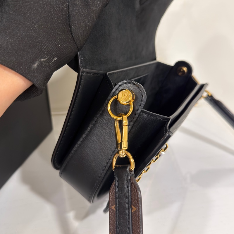 #閒置全配🈶購證 #秀款 LV NEO SAINT CLOUD老花郵差包 芯片款-14