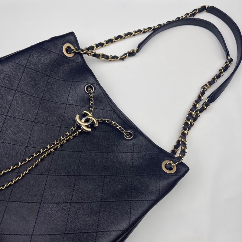 香奈兒CHANEL 鴛鴦釦嬉皮包黑金牛皮Bucket束口水桶兩用Hobo Bag AS0946-6