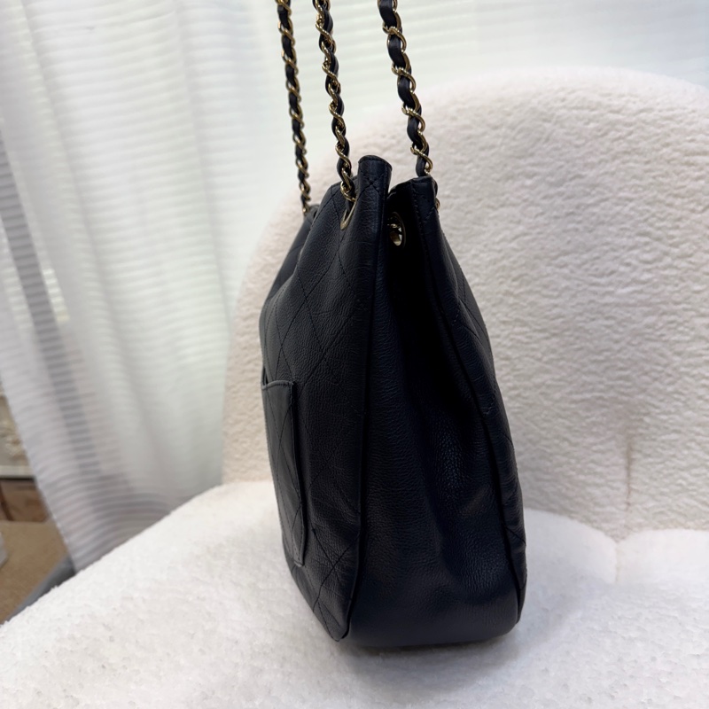 香奈兒CHANEL 鴛鴦釦嬉皮包黑金牛皮Bucket束口水桶兩用Hobo Bag AS0946-12