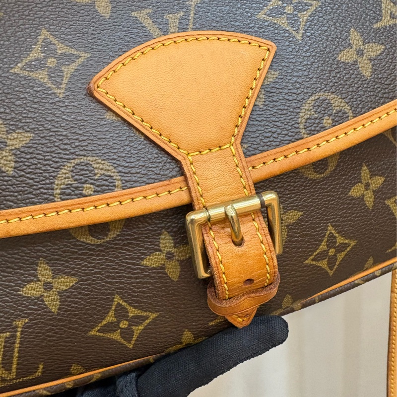 LV 老花 馬鞍包-1