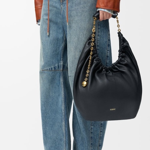 羅伊威垃圾袋LOEWE黑金納帕小羊皮Squeeze甜甜圈鏈條HOBO BAG中A914Q37X01