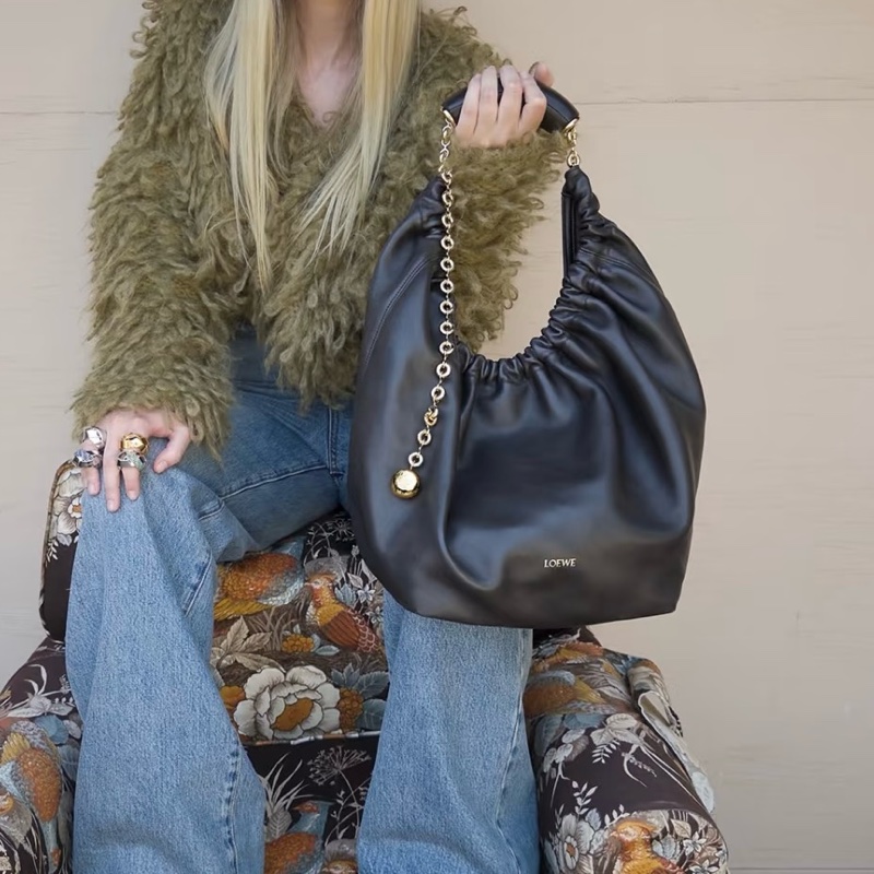 羅伊威垃圾袋LOEWE黑金納帕小羊皮Squeeze甜甜圈鏈條HOBO BAG中A914Q37X01-7