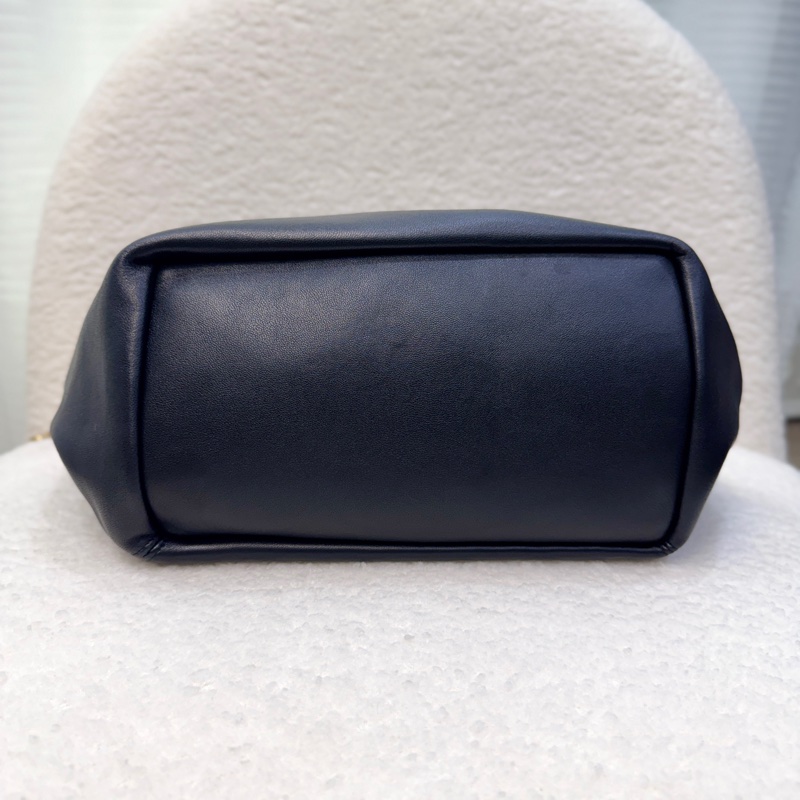 羅伊威垃圾袋LOEWE黑金納帕小羊皮Squeeze甜甜圈鏈條HOBO BAG中A914Q37X01-16