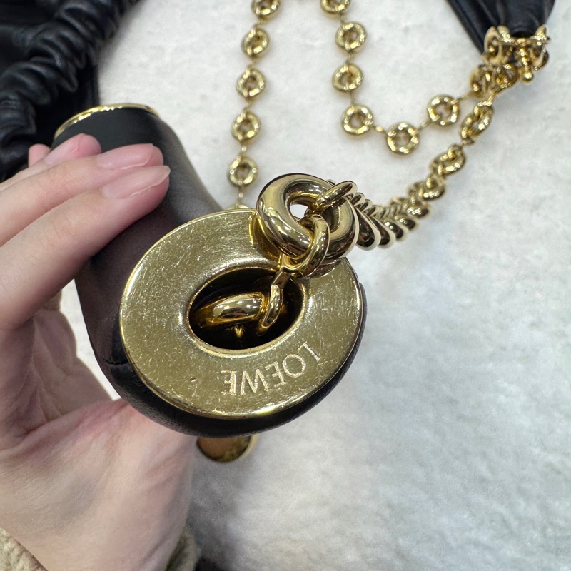 羅伊威垃圾袋LOEWE黑金納帕小羊皮Squeeze甜甜圈鏈條HOBO BAG中A914Q37X01-25