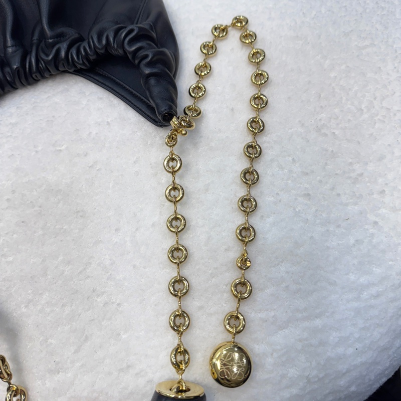 羅伊威垃圾袋LOEWE黑金納帕小羊皮Squeeze甜甜圈鏈條HOBO BAG中A914Q37X01-27