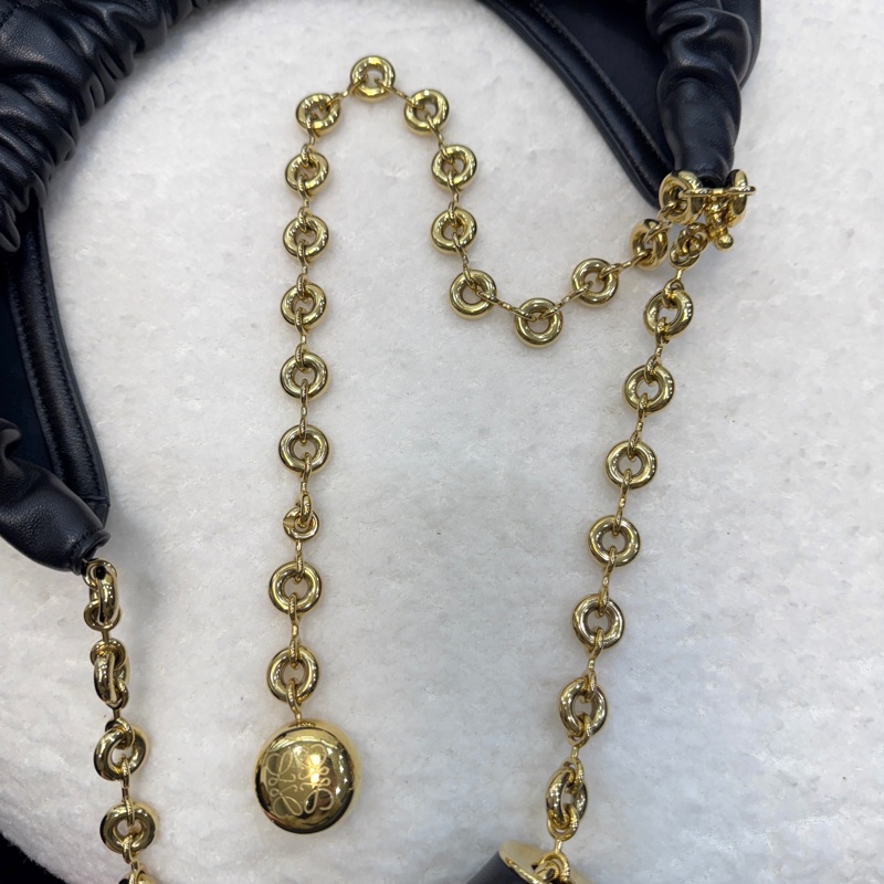 羅伊威垃圾袋LOEWE黑金納帕小羊皮Squeeze甜甜圈鏈條HOBO BAG中A914Q37X01-28