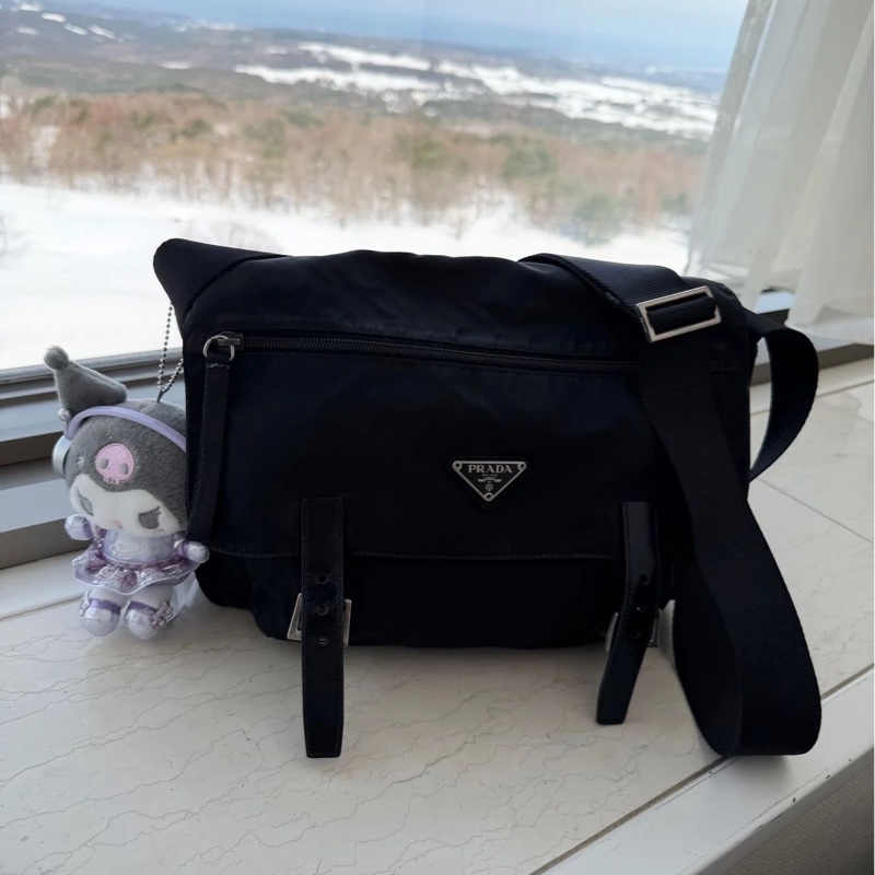 普拉達  側背包 斜背包 翻蓋包 郵差包 prada 黑色 尼龍 斜挎 包包 女生 男生 black messenger bag   re nylon-0