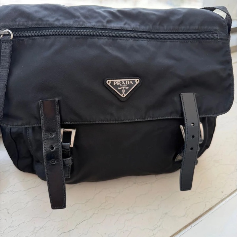 普拉達  側背包 斜背包 翻蓋包 郵差包 prada 黑色 尼龍 斜挎 包包 女生 男生 black messenger bag   re nylon-3