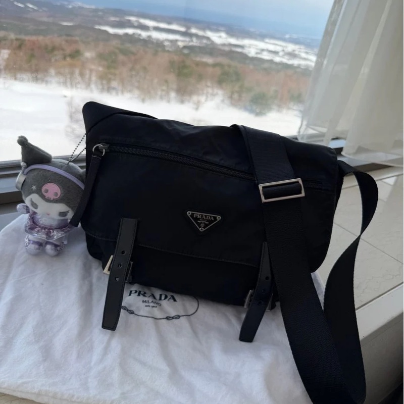 普拉達  側背包 斜背包 翻蓋包 郵差包 prada 黑色 尼龍 斜挎 包包 女生 男生 black messenger bag   re nylon-6