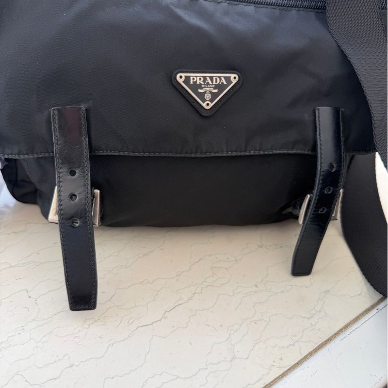 普拉達  側背包 斜背包 翻蓋包 郵差包 prada 黑色 尼龍 斜挎 包包 女生 男生 black messenger bag   re nylon-7