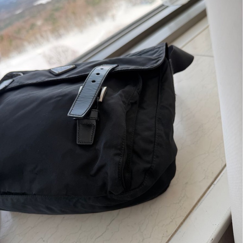 普拉達  側背包 斜背包 翻蓋包 郵差包 prada 黑色 尼龍 斜挎 包包 女生 男生 black messenger bag   re nylon-13