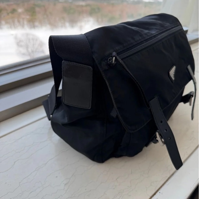 普拉達  側背包 斜背包 翻蓋包 郵差包 prada 黑色 尼龍 斜挎 包包 女生 男生 black messenger bag   re nylon-15